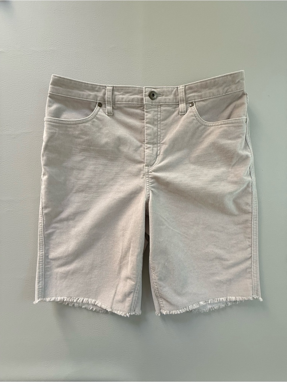 Carve Designs Oahu Grey Corduroy Shorts Women’s size 10 and 10” Inseam
